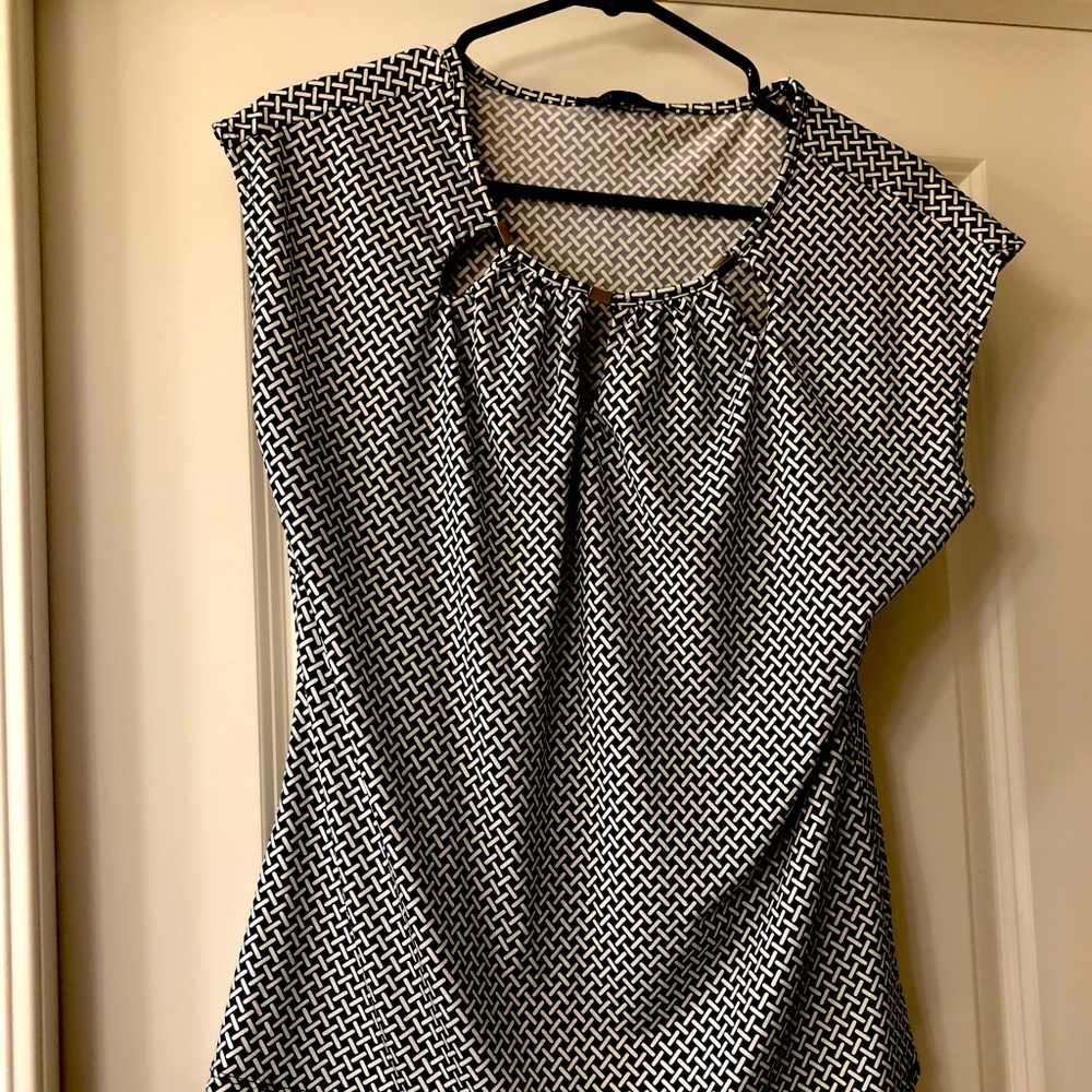 Checked top Silver piece neck accent